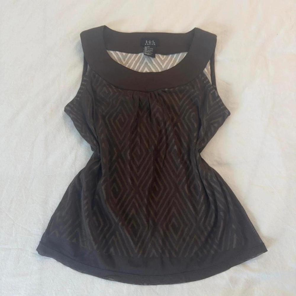 Brown and white chevron patterned Y2K blouse‎